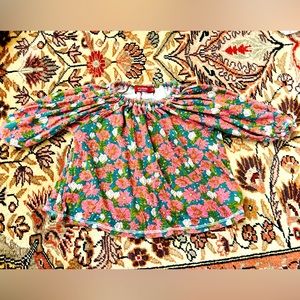 LOVE the colors in this milk barn top!